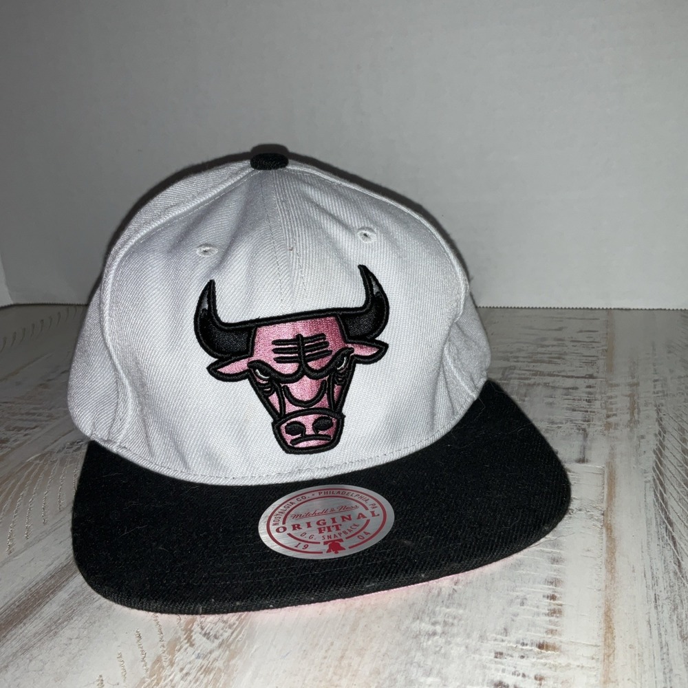 Mitchell & Ness Chicago Bulls Snapback Hat Mens White Black Pink OSFA